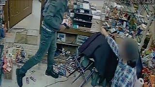 LiveLeak - Employee Shot During Robbery