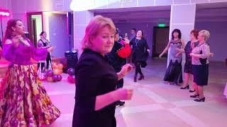СПРЯЧЬ ЗА ВЫСОКИМ ЗАБОРОМ ДЕВЧЕНКУ / цыганский ансамбль " Русска рома"