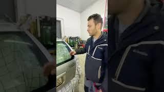 Злой владелец разбил новое стекло 