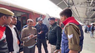 12652-Tamil Nadu Sampark kranti Exp train चलती ट्रेन में मोबाइल चोर को पकड़ा
