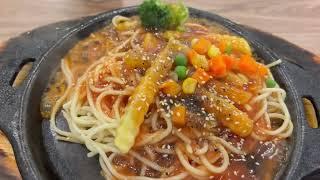 Eating Spaghetti with French Fries in Taiwan : 全真素食火鍋鐵板燒