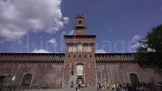 Milano Castello Sforzesco, Torre del Filarete con turisti