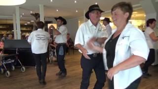 2016 08 05 Drukbezochte demonstratie countrydansen