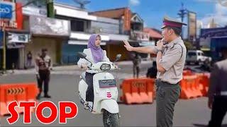 MOTOR BARU DINDA DI TILANG POLISI