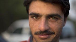 Pakistan's hot tea vendor becomes overnight star