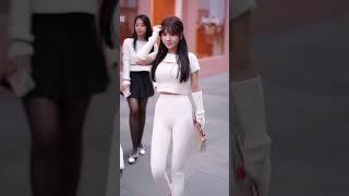 街拍(214) 小姐姐下面是正三角，上面肉下面紧！#街拍美女 #shorts #tiktok #抖音 #太古里 #成都 #网红