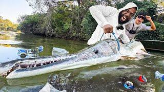 Catching Monster 7Ft Alligator Gar Fish In Texas Most Polluted Water!