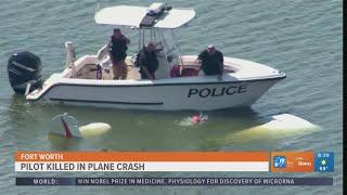 Pilot killed after plan crashes in Texas lake