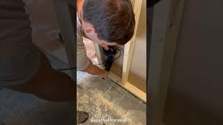 How to attach a loose wall to a concrete floor ️