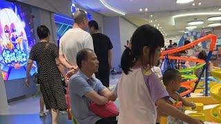 PIOTR CHINY Chińskie dzieci się bawią