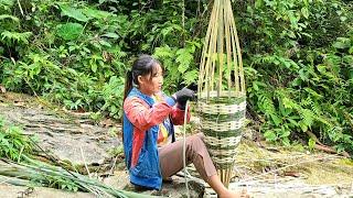 Single girl weaves bamboo baskets to trap fish - Daily Life Thuy