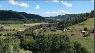 ESTRADA CRUZANDO SANTA CATARINA PELO INTERIOR | CIDADES NA SERRA | PAISAGEM MONTANHA DRONE NO BRASIL