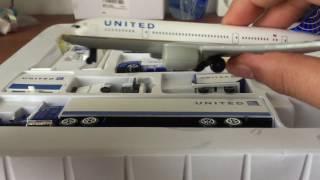 Daron United Airport Playset 2 plane set