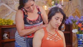 Masaje relajante y limpia de Doña Esperanza con susurros y sonidos suaves - ASMR en español
