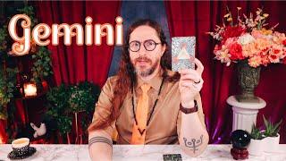 GEMINI - “SERIOUS MESSAGE! Don’t Take Another Step Until I Tell You!” Gemini Sign ️️