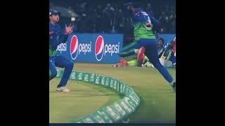 Brilliant catch by Shan Masood &Tim David of Ghulam Kamran #pslfinal #lahoreqalander  #multansultan