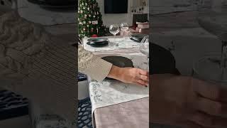 La tavola di Natale di Anna Homelife con i piatti in porcellana Terrea Black di Weissestal