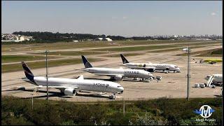 Aeroporto em Guarulhos São Paulo Pousos e Decolagens Aeroporto Lotado Movimento Intenso 11/07/2024