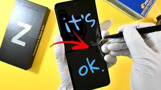 It's OK to replace the screen protector on Galaxy Z Flip 6!