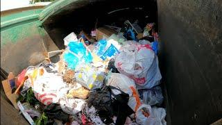 Waste Management front load garbage truck packing wet garbage part1