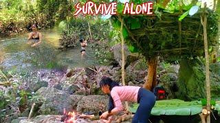 girl survive alone , make fire , survive