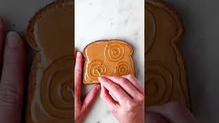 Making edible flowers out of peanut butter & honey! #toastart #foodphotographer #foodstylist