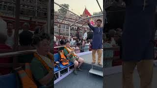 Прибыли на Церемонию Огненная пуджа . Varanasi. Индия. Варанаси. 15/6/24.