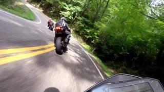 How NOT to ride the Tail of the Dragon - Idiots on sportbikes