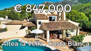 Villa with a 2243m² flat plot and sea views for sale in Altea on the Costa Blanca in Spain