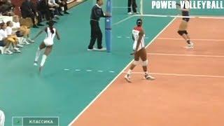 Невероятные спасения в волейболе. Волейбол ногами Incredible rescue in volleyball.