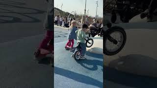 На Кремлевской набережной в Казани своя атмосфера