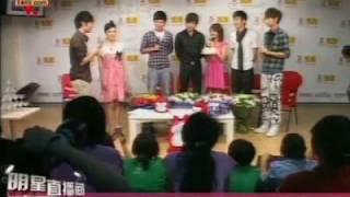 090824 On-set birthday celebration, Zheng Shuang tears up