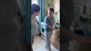 НАУЧИТ ГОТОВИТЬ! ИРИШКА ЧИКИ ПИКИ И ТАНЮША НА КУХНЕ