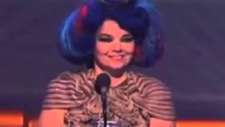 björk's vöwel mövement