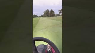 Why mowing straight up on fairways is difficult! #golfcoursevlog #golfcoursemaintenance