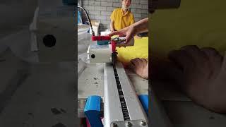 Fabric straight knife cutting machine