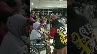 Pengobatan tradisional Ibu Ida Dayak