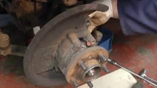 LAND ROVER DISCOVERY 2003 HUB BEARING REPLACEMENT