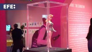 Una exposición en Londres celebra 65 años de "creatividad e imaginación" con Barbie