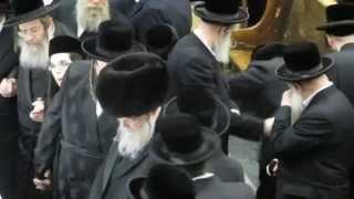 EXCLUSIVE VIDEO - Belz Rebbe 6th night Chanukah 5775 (2014) 17 of 17