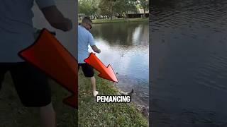 LIHAT GUYS MANCING IKAN DI DANAU PAKAI KAYU SAJA ‼️ #shorts #fishing #mancing