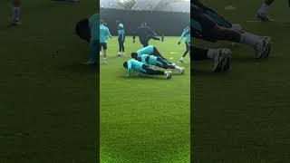 Guehi skipping his press-up's?  All smiles at training #crystalpalace #premierlegaue #cpfc