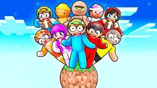 10 FRIENDS on ONE SPHERE BLOCK in Minecraft!