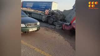 Каток раздавил кабину эвакуатора с водителем внутри. Карагандинская область