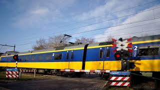 Spoorwegovergang Udenhout/ Passage a Niveau/ Railroad-/ Level Crossing/ Bahnübergang