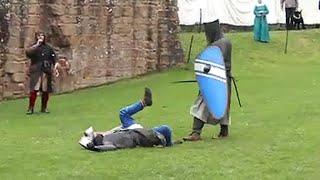 Brutal knockout from a shield strike! The battle of the knights at festival of historical fencing!