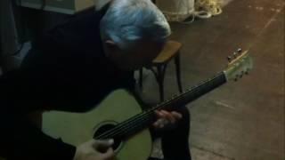 Tommy Emmanuel play a New Guitar - GAUDENZI GUITARS