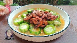 Cooking luffa (sponge) gourd and prawns like this is really delicious