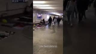 Продолжение ЯБАТЬКА рулит в метро ,привычка !! СОВСЕМ ПЛОХО ТАРАКАНУ до чего Ваши митинги довели?)