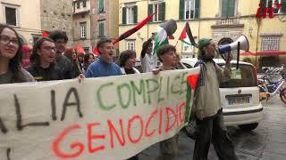 Un centinaio di studenti del collettivo, sfilano in centro a sostegno del popolo palestinese